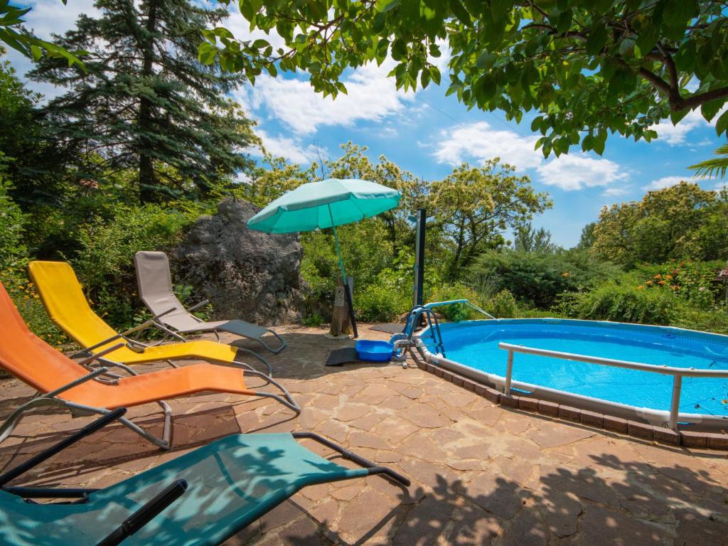 Bazén v ubytování Holiday Home Villa Hofbauer by Interhome nebo v jeho okolí