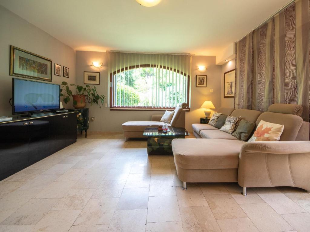 TV a/nebo společenská místnost v ubytování Holiday Home Villa Hofbauer by Interhome