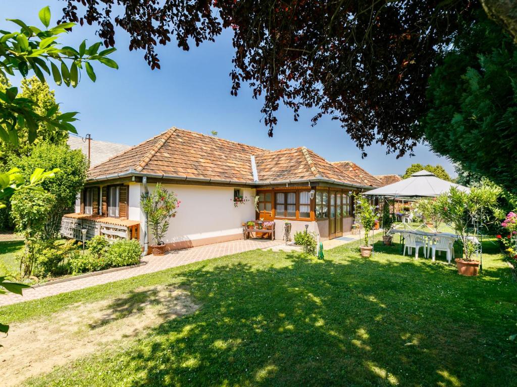 Vonkajšia záhrada v ubytovaní Holiday Home Sunny by Interhome