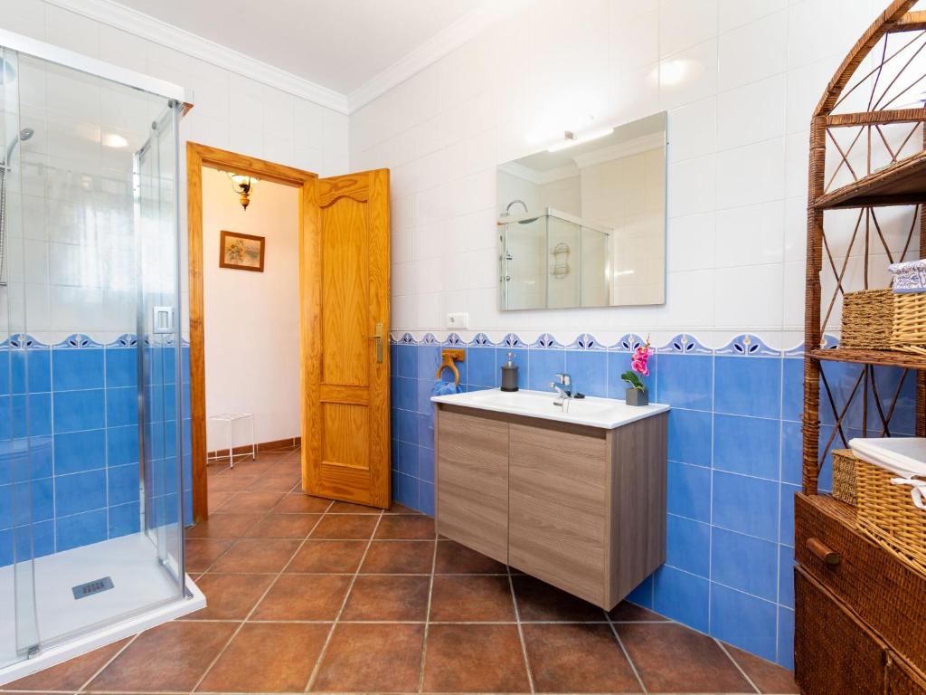 Kúpeľňa v ubytovaní Holiday Home Villa Miradri by Interhome