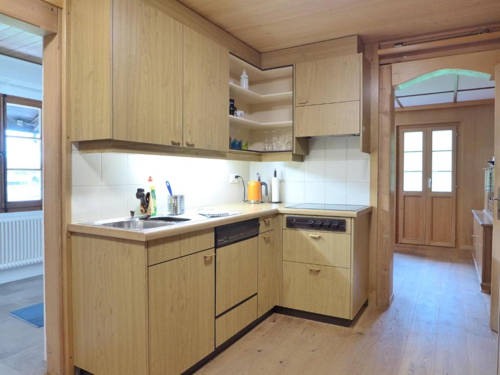 Kuchyň nebo kuchyňský kout v ubytování Apartment Chalet Alte Post by Interhome