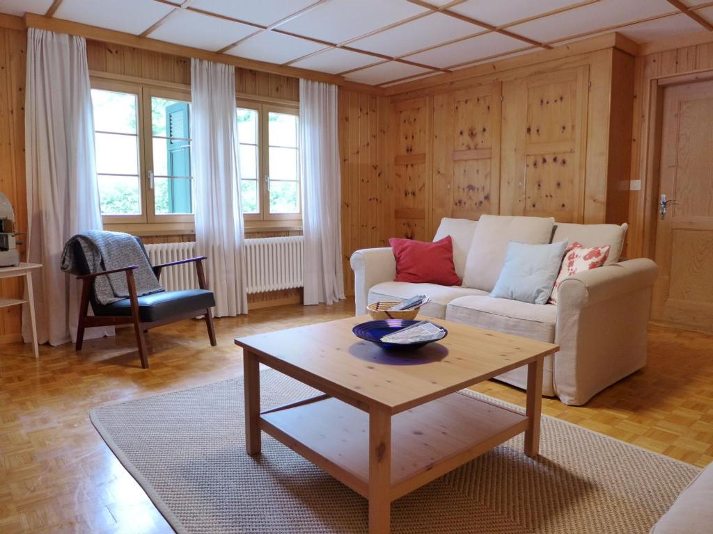 Posezení v ubytování Apartment Chalet Alte Post by Interhome