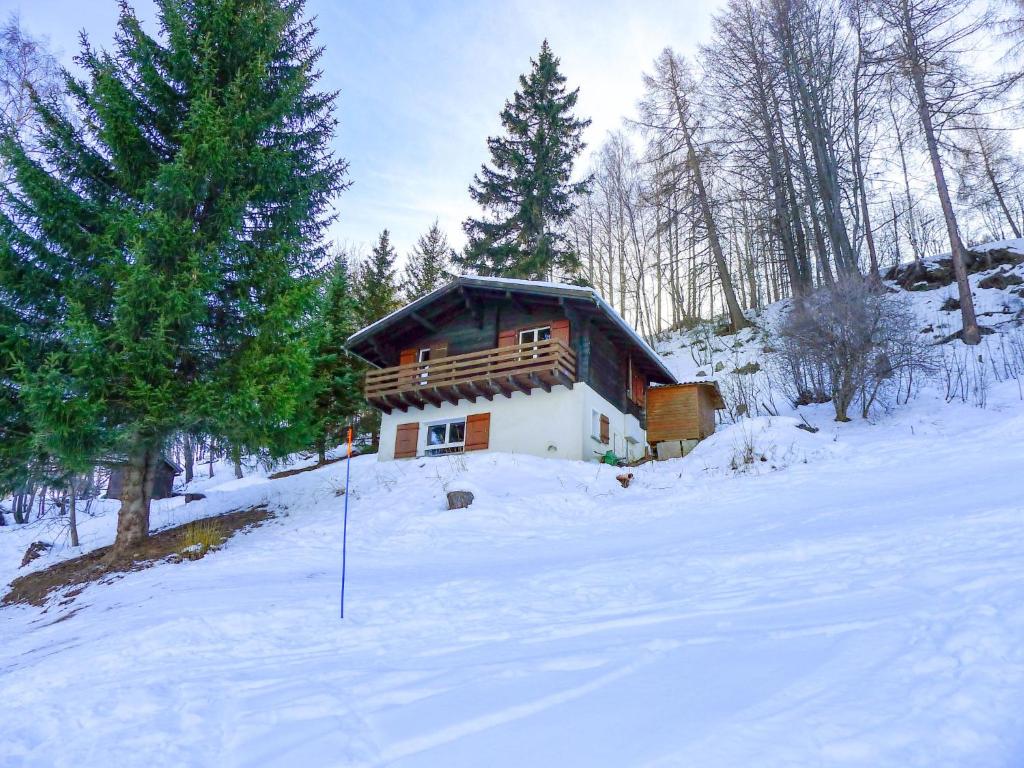 Holiday Home Chalet Ninette by Interhome v zimě