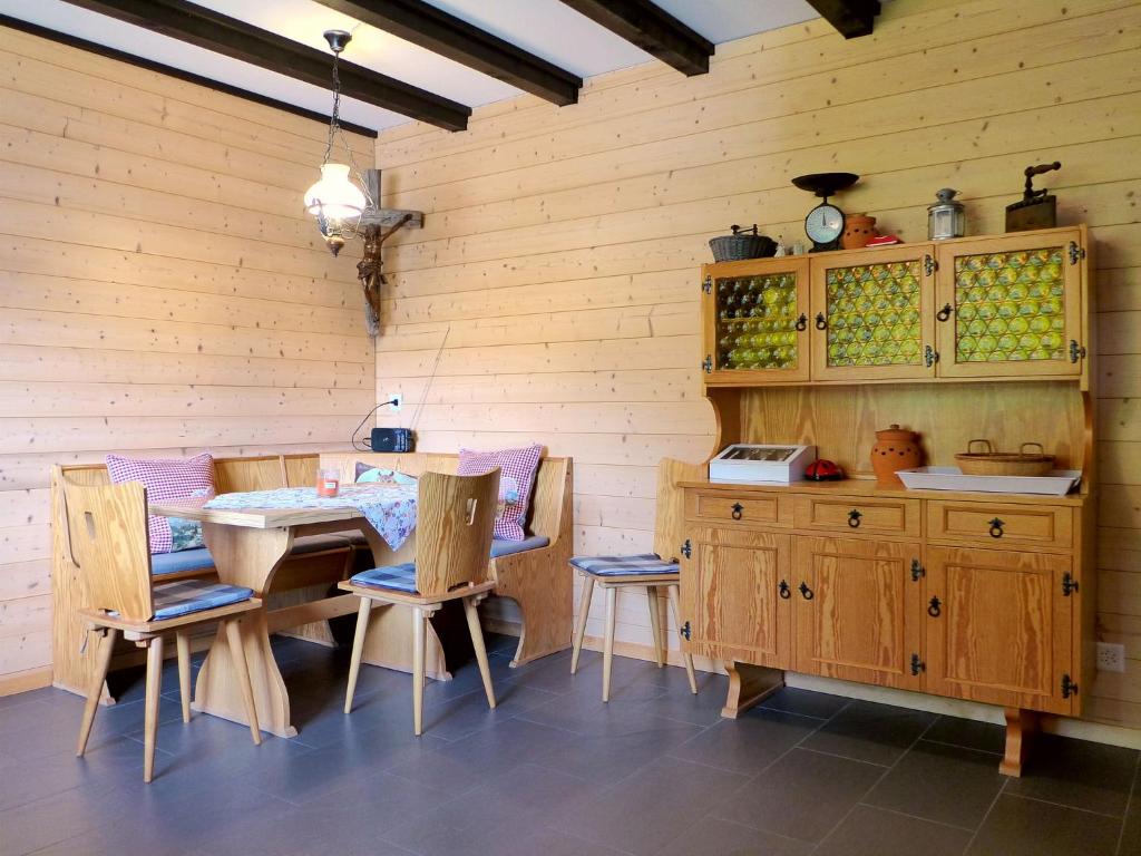 Fotografie z fotogalerie ubytování Holiday Home Chalet Ninette by Interhome v destinaci Eischoll