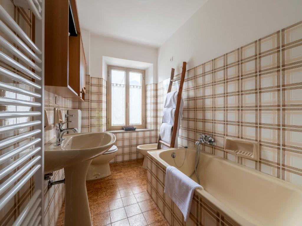 Koupelna v ubytování Holiday Home La Predaia by Interhome