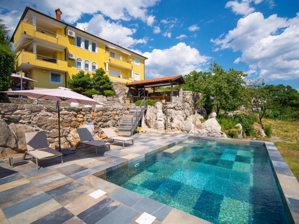 Bazén v ubytovaní Apartment Kvarner house-2 by Interhome alebo v jeho blízkosti