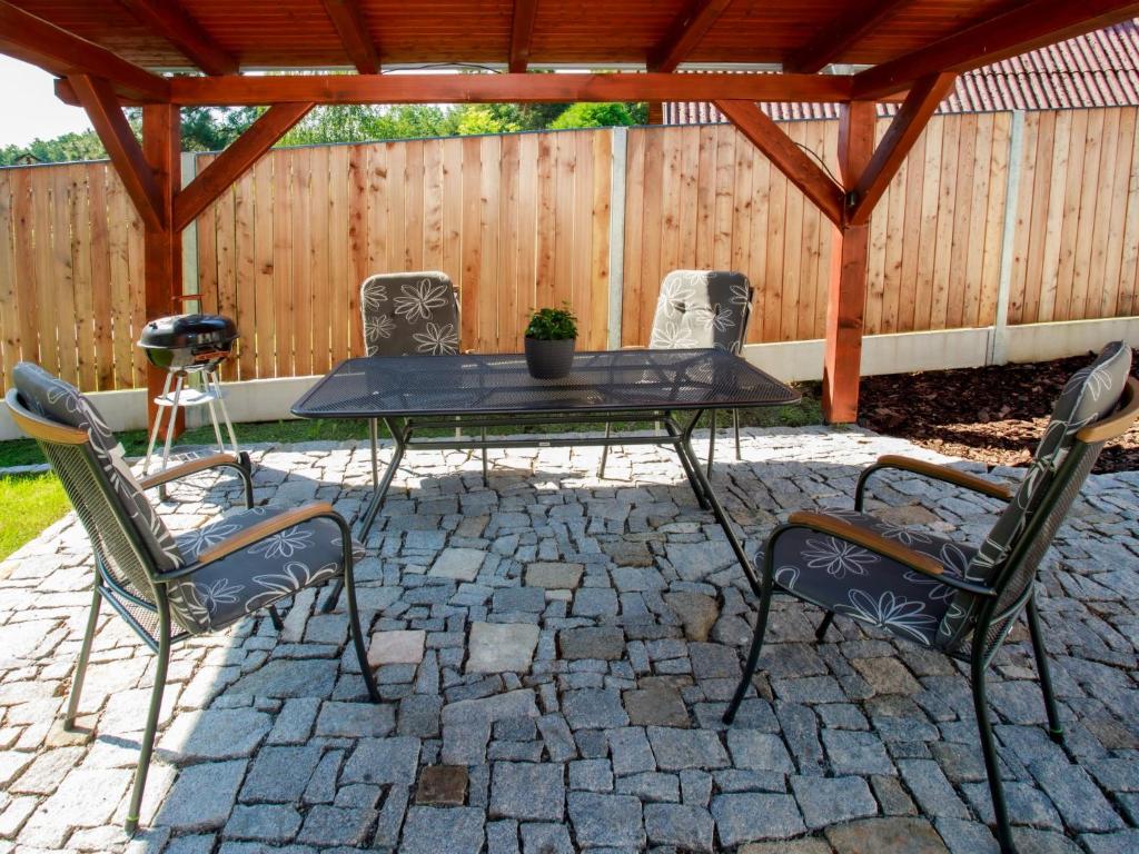 Zdjęcie z galerii obiektu Holiday Home Dehtáře by Interhome w mieście Hluboká nad Vltavou