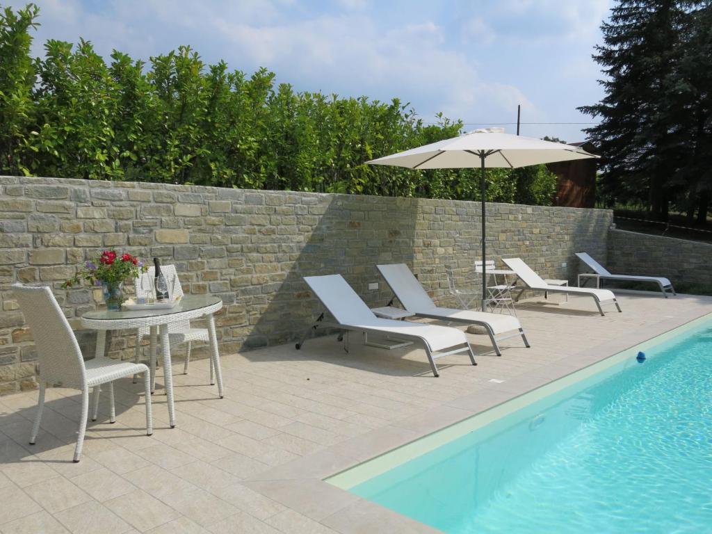 The swimming pool at or close to Holiday Home Castellaio by Interhome