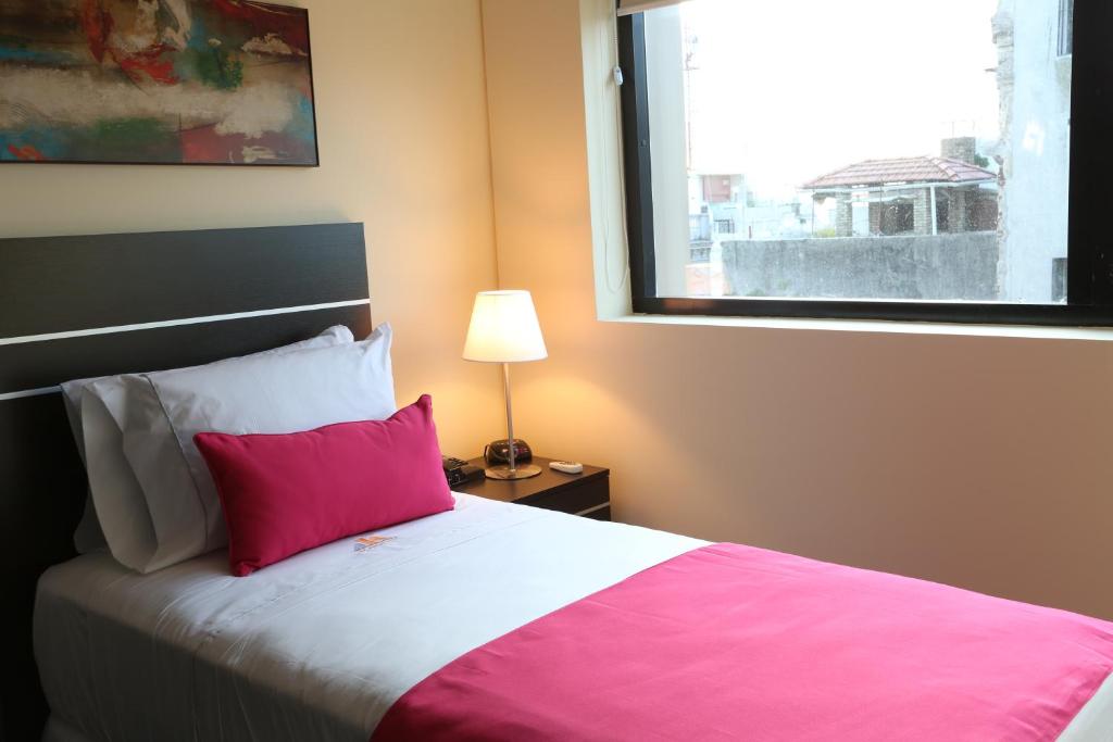 Postel nebo postele na pokoji v ubytování Puerto Mercado Hotel