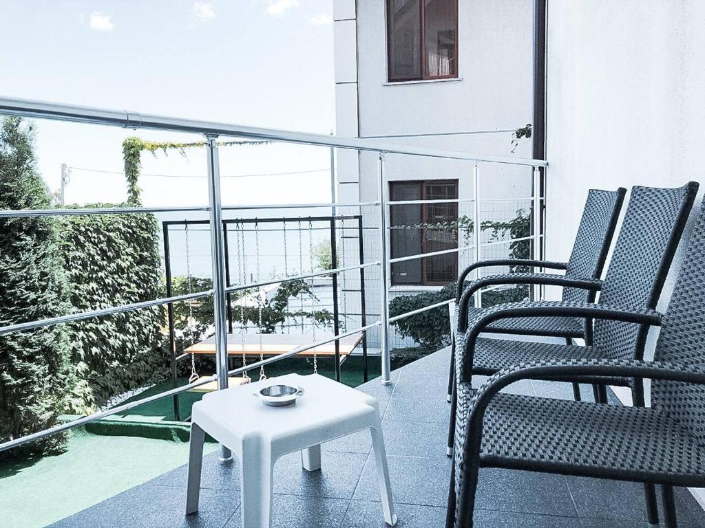 Balkón nebo terasa v ubytování Klaster SeaView Hotel