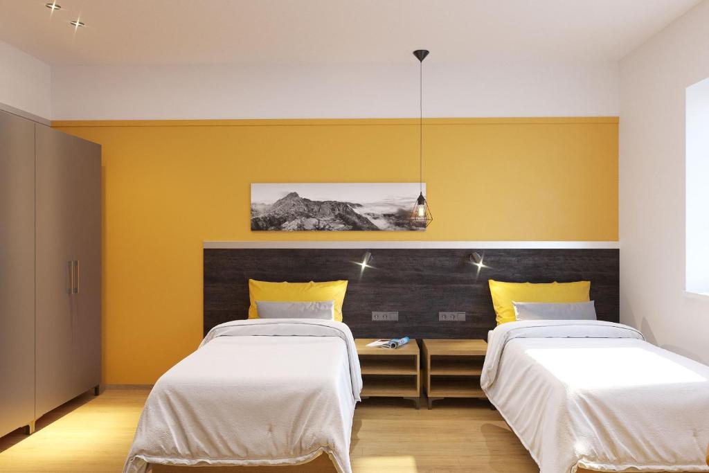 Postel nebo postele na pokoji v ubytování TANKER Apartments & Bistro Čaradice