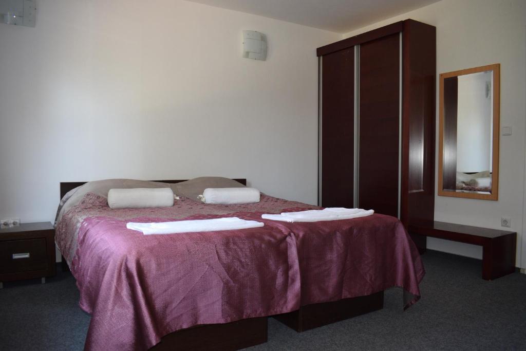 Postel nebo postele na pokoji v ubytování Hotel Begić