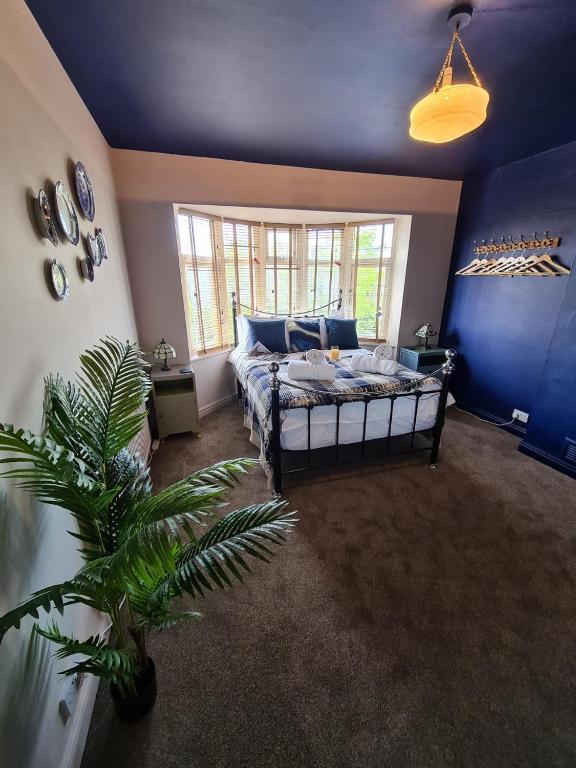 Rumer Hill House by Spires Accommodation a unique boutique styled place to stay in Cannock - Three-Bedroom House