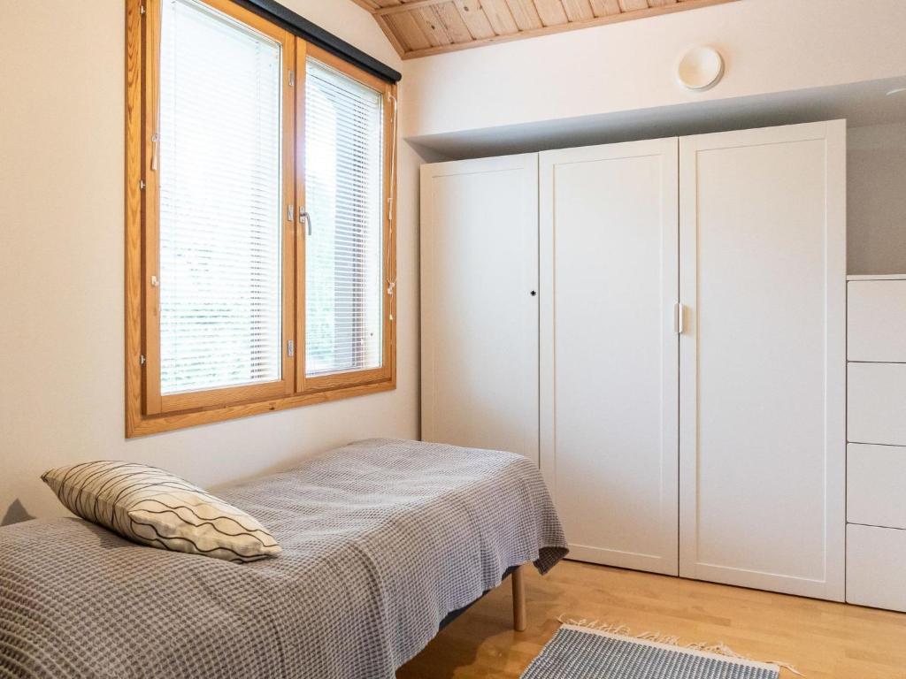 Postel nebo postele na pokoji v ubytování Holiday Home Kanervarinne by Interhome