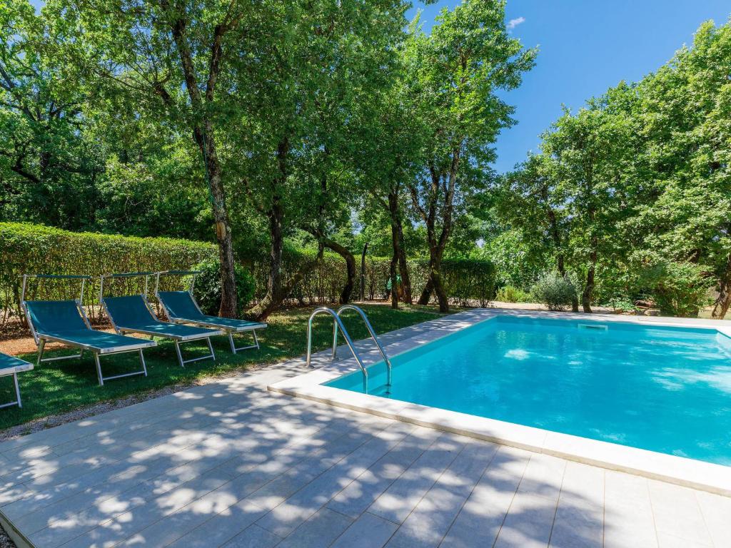Basen w obiekcie Holiday Home Villa Frleti by Interhome lub w pobliżu