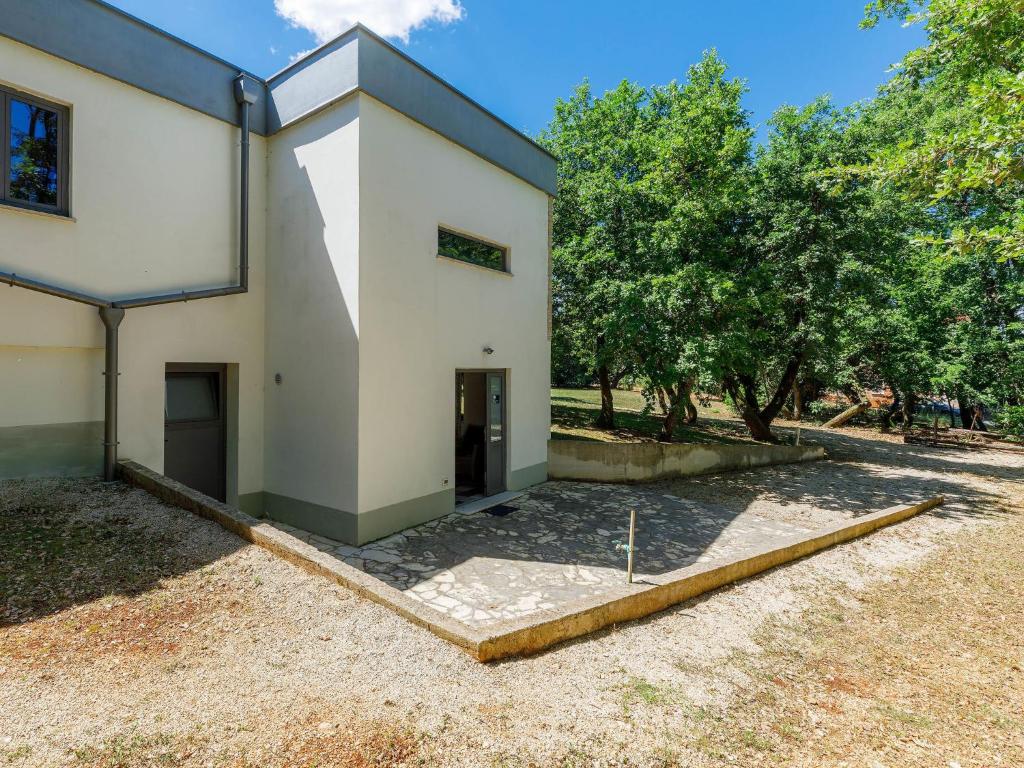 Ogród w obiekcie Holiday Home Villa Frleti by Interhome
