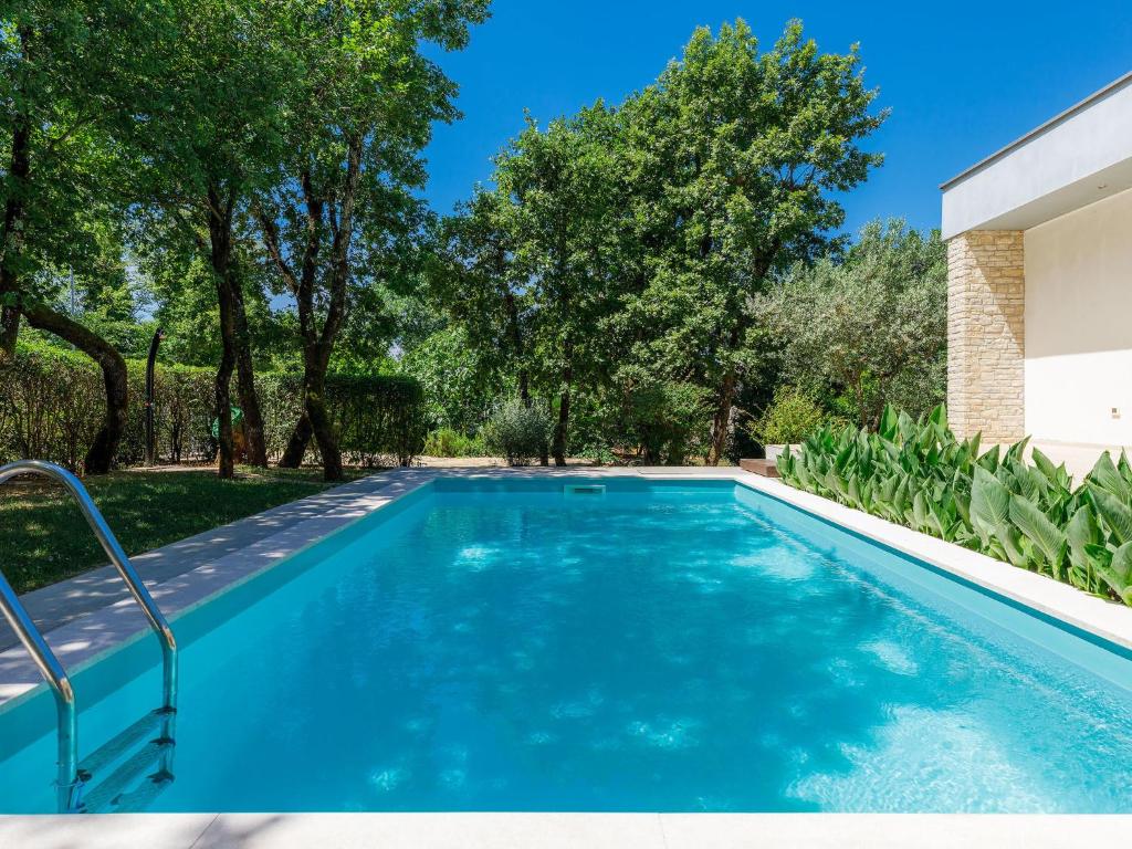 Basen w obiekcie Holiday Home Villa Frleti by Interhome lub w pobliżu