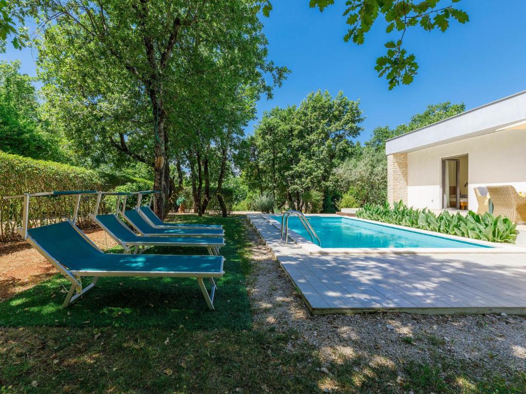 Basen w obiekcie Holiday Home Villa Frleti by Interhome lub w pobliżu