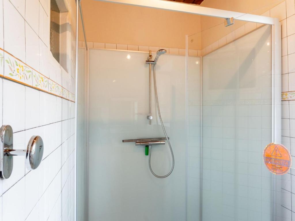 Łazienka w obiekcie Holiday Home Le Bois Bourdin by Interhome