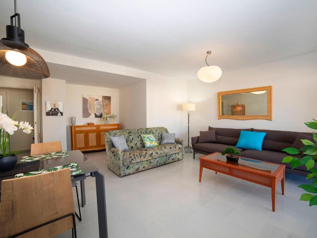 Posezení v ubytování Apartment Esmeralda-4 by Interhome