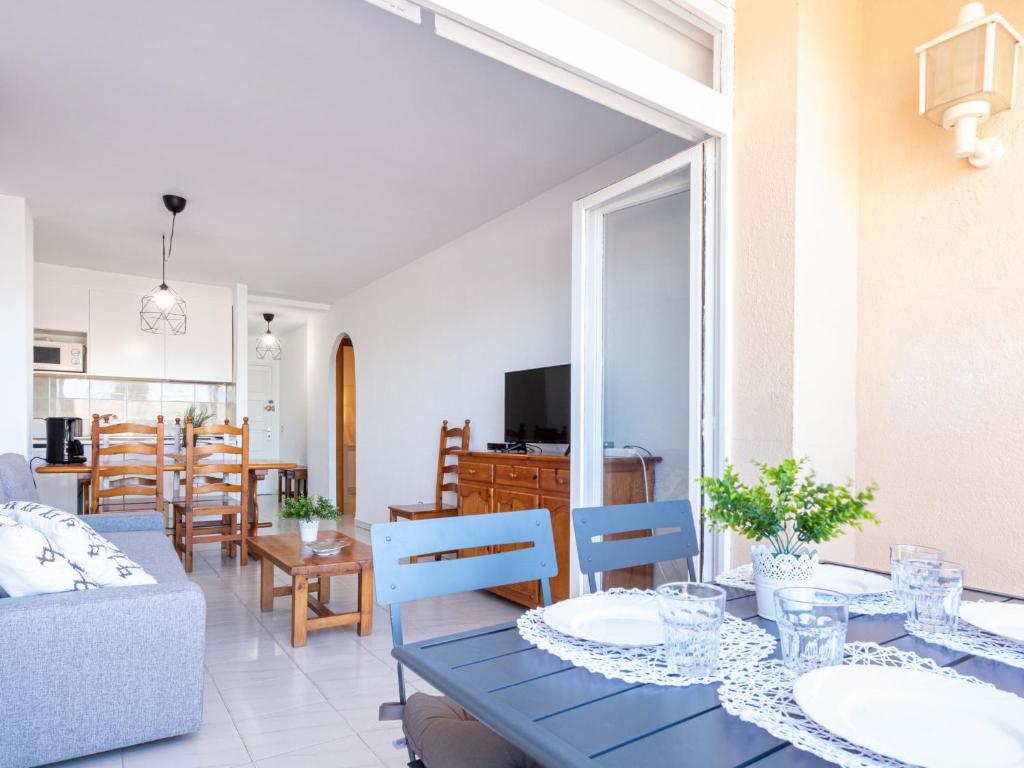 TV a/nebo společenská místnost v ubytování Apartment Gran Reserva-35 by Interhome