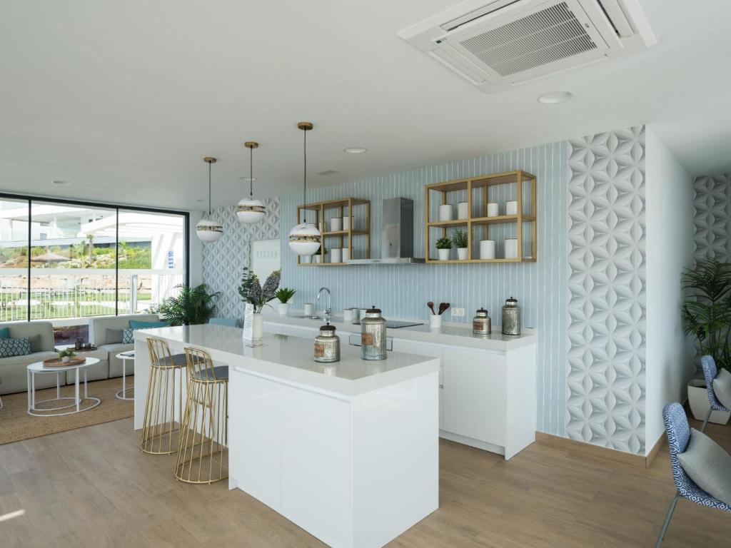 Příslušenství pro přípravu čaje a kávy v ubytování Apartment Manilva Views by Interhome