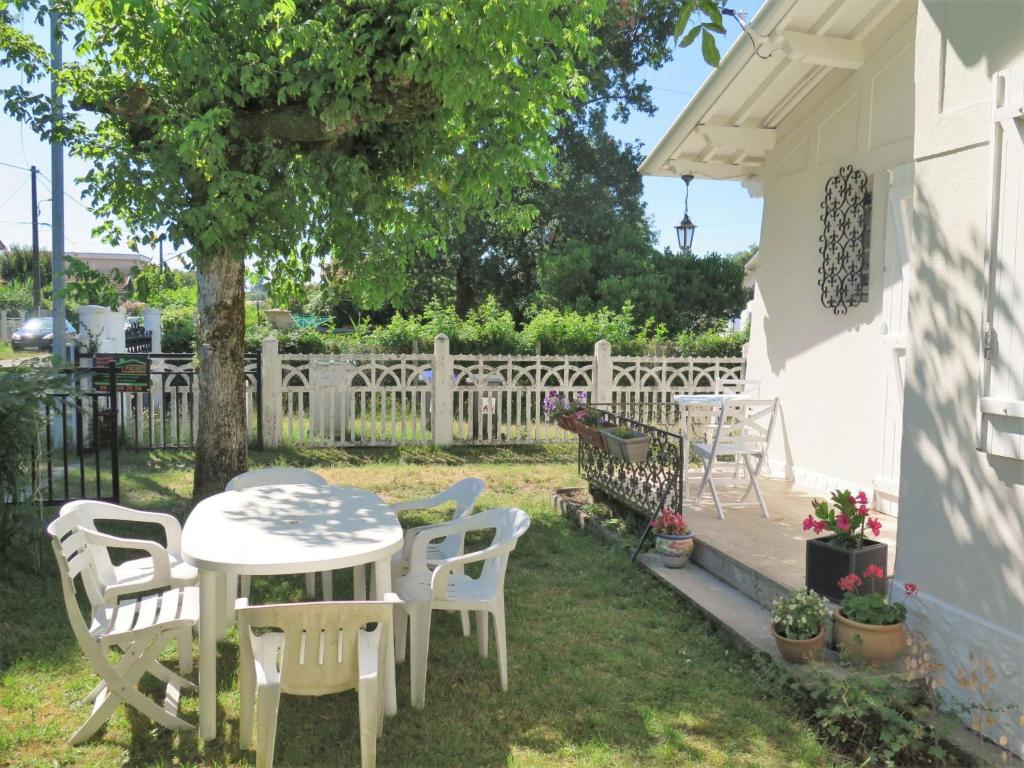 Zahrada ubytování Holiday Home L'Andernosienne by Interhome