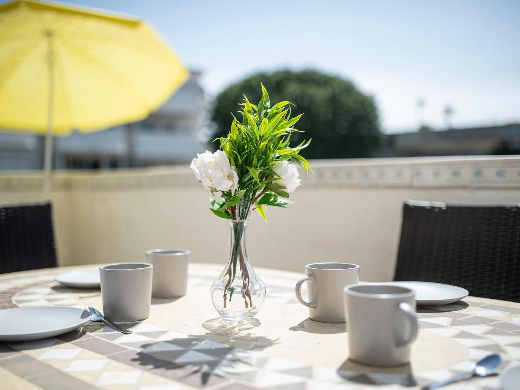 Patio nebo venkovní prostory v ubytování Apartment Aurora by Interhome