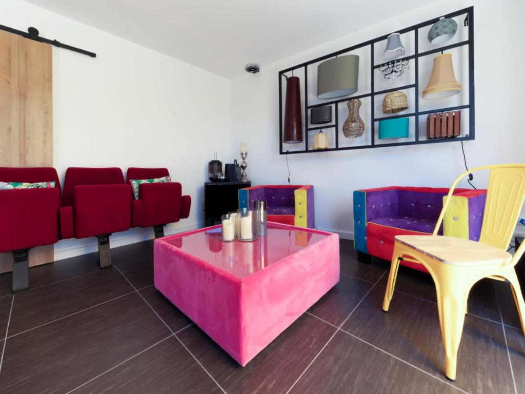 Posedenie v ubytovaní Holiday Home Le Rahic by Interhome