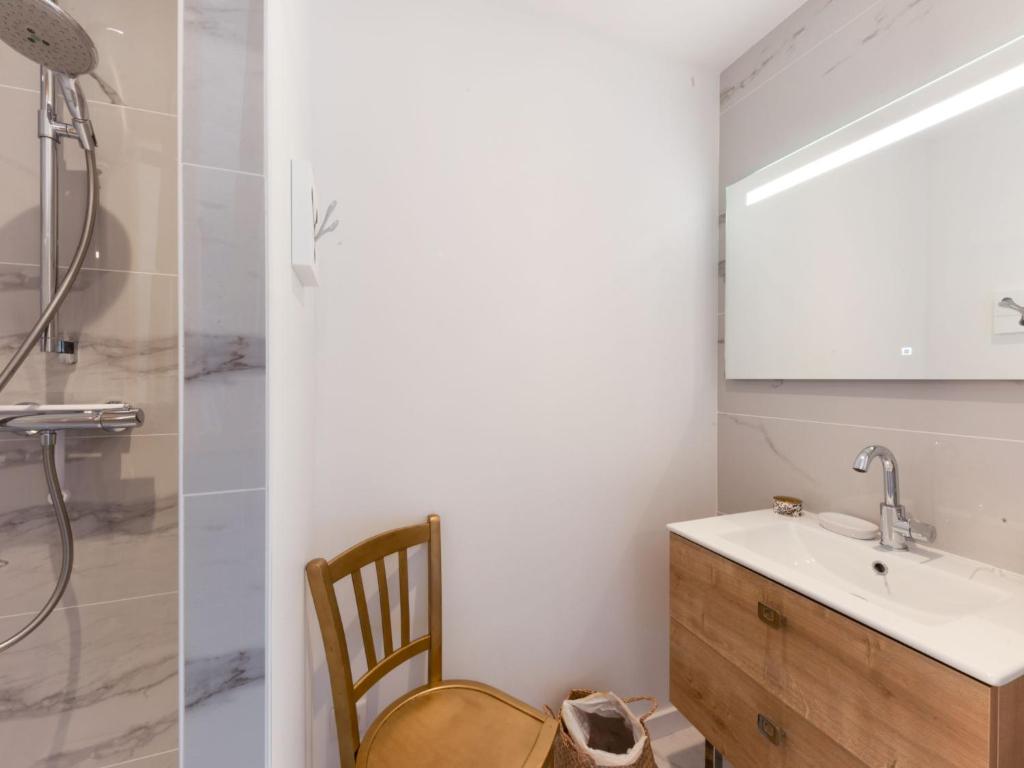 Kúpeľňa v ubytovaní Holiday Home Le Rahic by Interhome