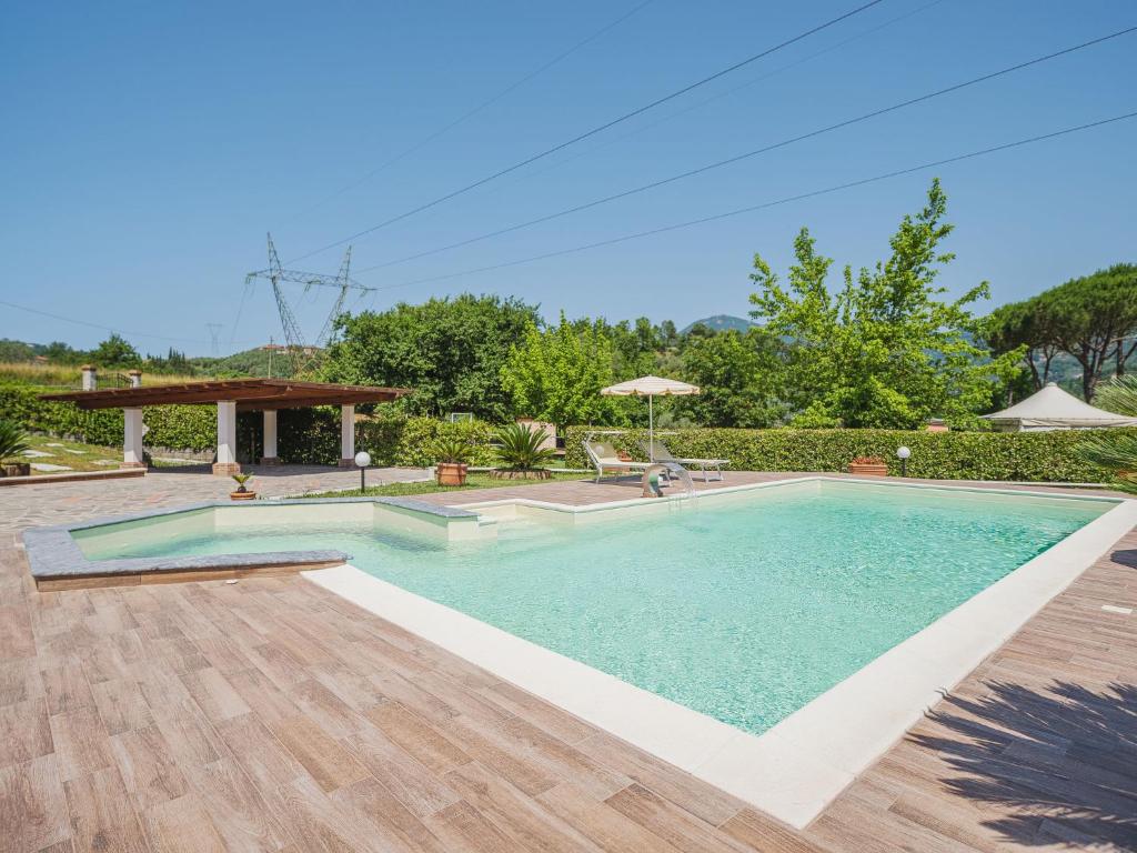 Bazén v ubytovaní Holiday Home Versilia Holiday by Interhome alebo v jeho blízkosti