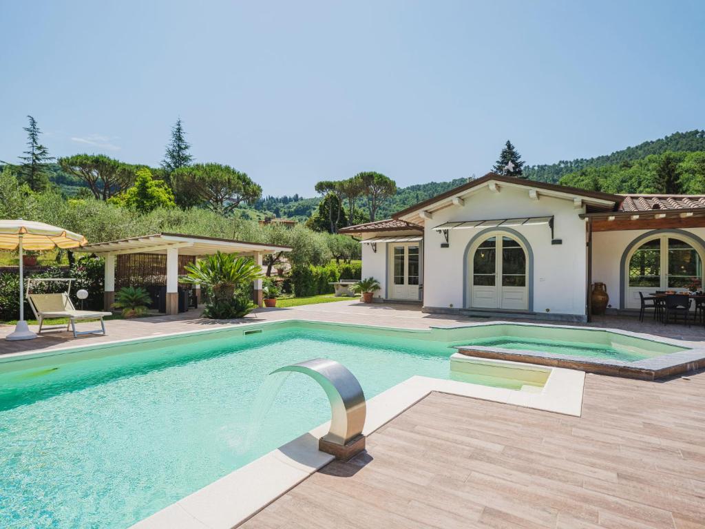 Bazén v ubytovaní Holiday Home Versilia Holiday by Interhome alebo v jeho blízkosti