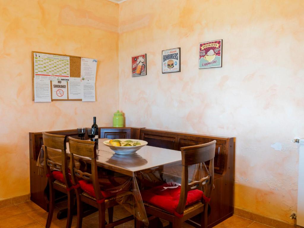 Zdjęcie z galerii obiektu Villa Villa Bougainvillea by Interhome w mieście Trevignano Romano
