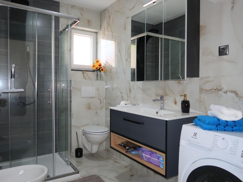 Koupelna v ubytování Holiday Home Emili & Elias by Interhome