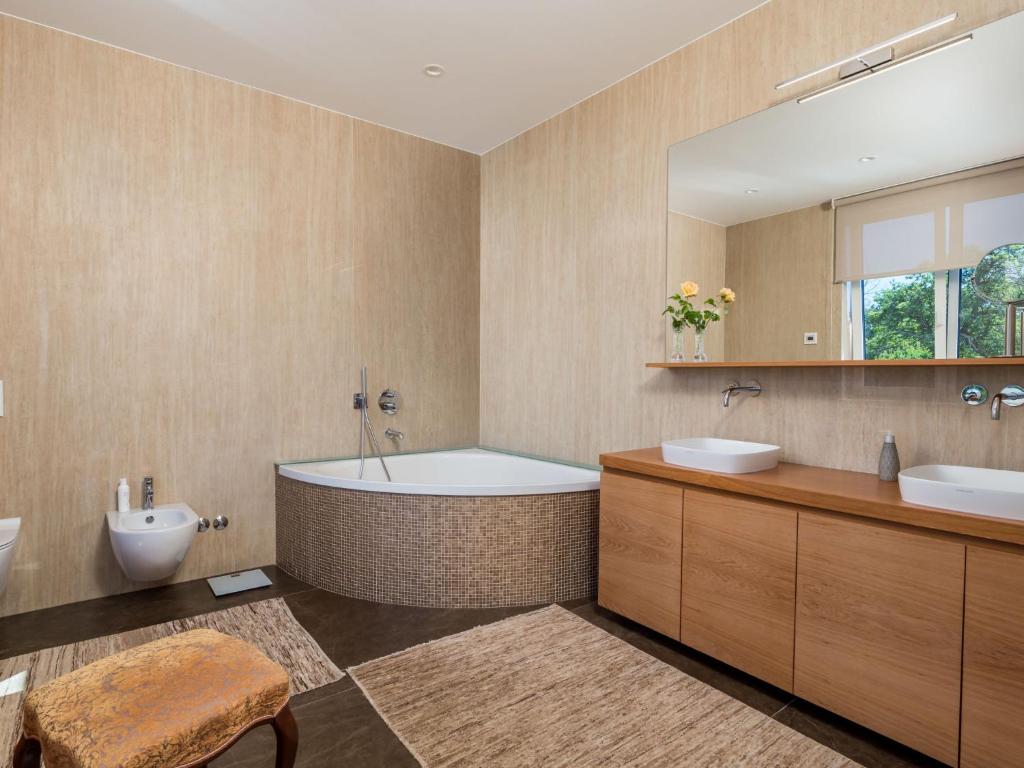 Koupelna v ubytování Holiday Home Villa Alpeza by Interhome