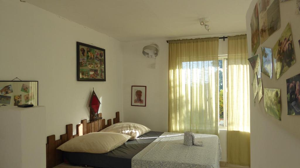 En eller flere senge i et værelse på Arnoldis Family Bungalow Sansibar