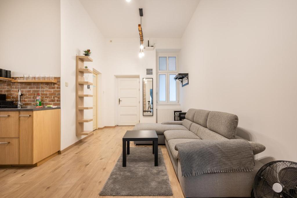 A seating area at Peachy Homes Apartment