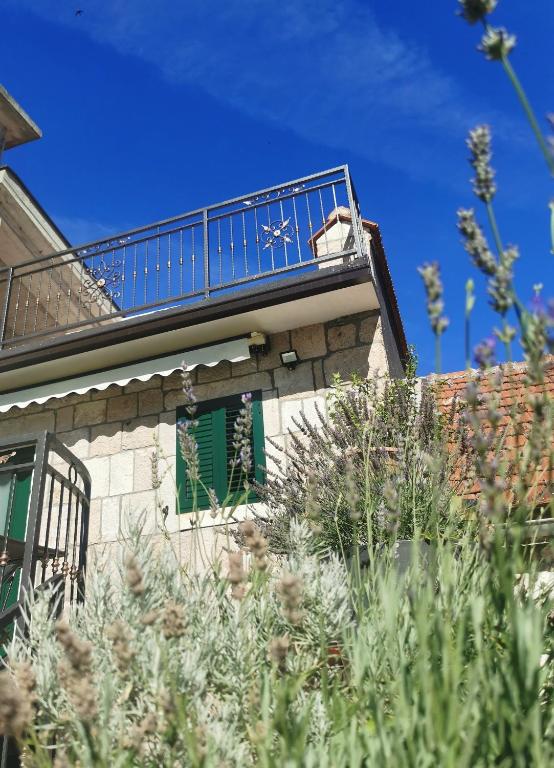 Balkón alebo terasa v ubytovaní Apartmani Tripalo