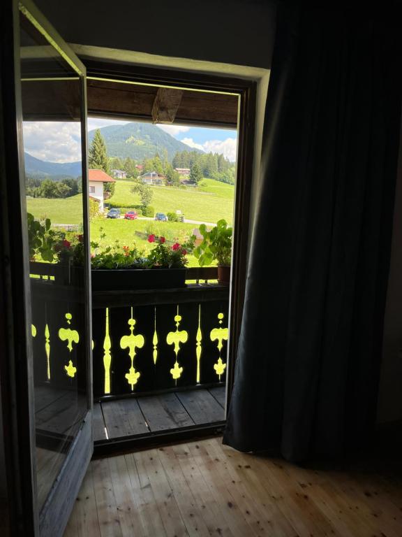 A general mountain view or a mountain view taken from the holiday home