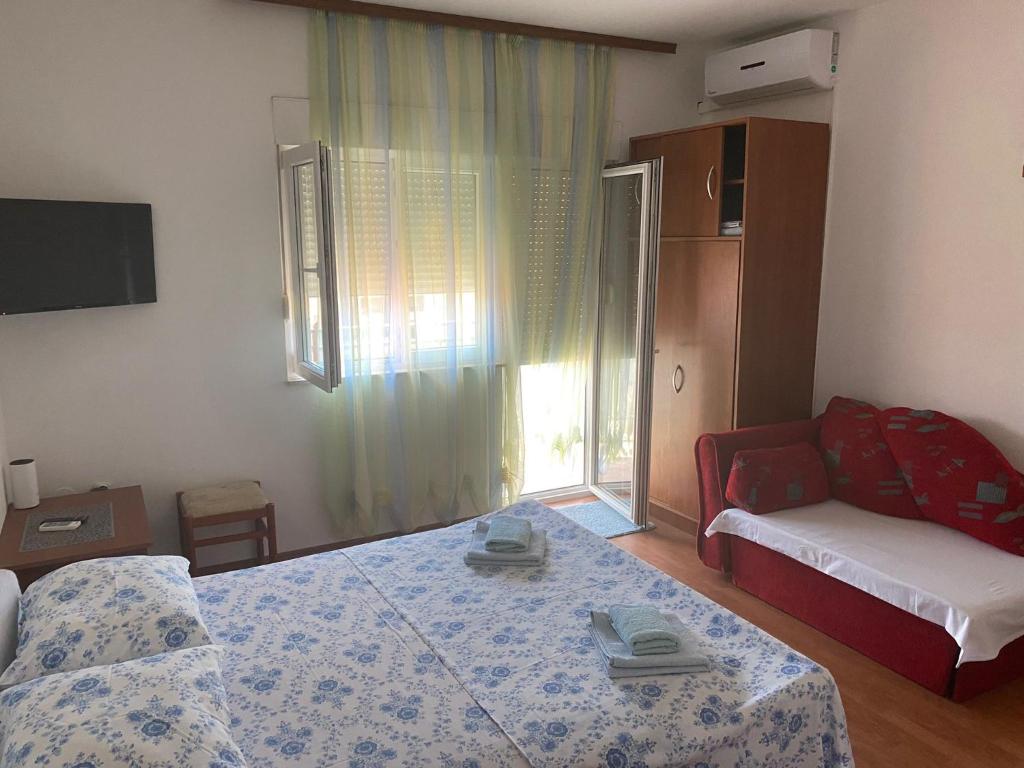 Postel nebo postele na pokoji v ubytování Apartmani Udovicic