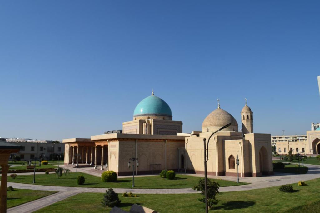 a building with two domes and a mosque at Hotel SUZUK-OTA in Tashkent