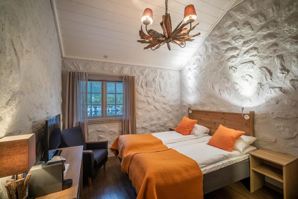 Postel nebo postele na pokoji v ubytování Sagafjord Hotel - by Classic Norway Hotels