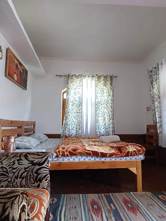 Odyssey Stays Mukteshwar - 300 Metres Trek - Sala De Reina Con Baño Compartido