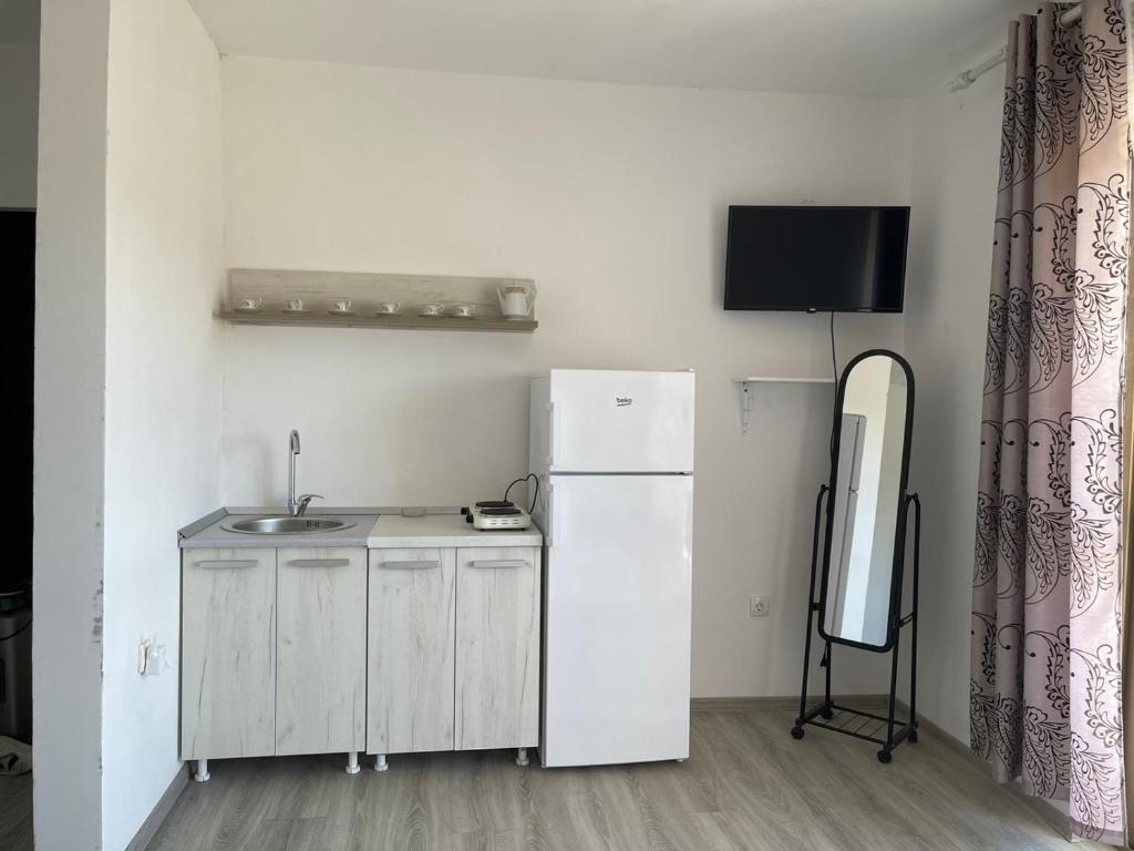 Kuchyň nebo kuchyňský kout v ubytování White apartments