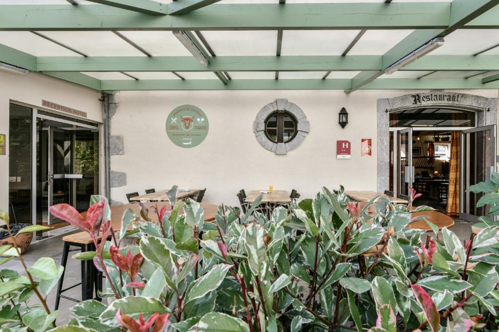 Posezení v ubytování Logis l'Auberge de l'Étable