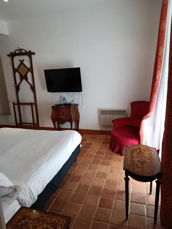 Hostellerie Les Hauts De Sainte Maure - Family Room With Garden View