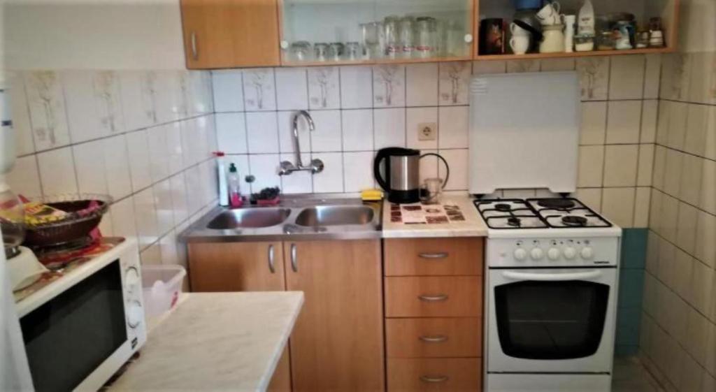 Kuchyňa alebo kuchynka v ubytovaní 11 Primorska ulica