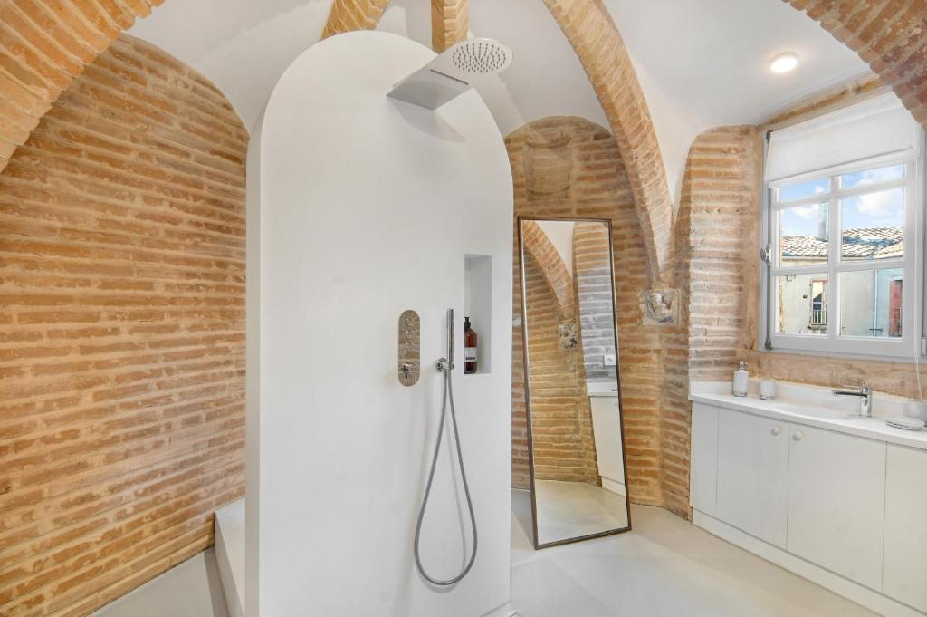 Kúpeľňa v ubytovaní La Tour du Capitole, cocoon insolite dans Toulouse