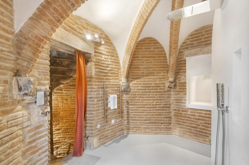 Kúpeľňa v ubytovaní La Tour du Capitole, cocoon insolite dans Toulouse