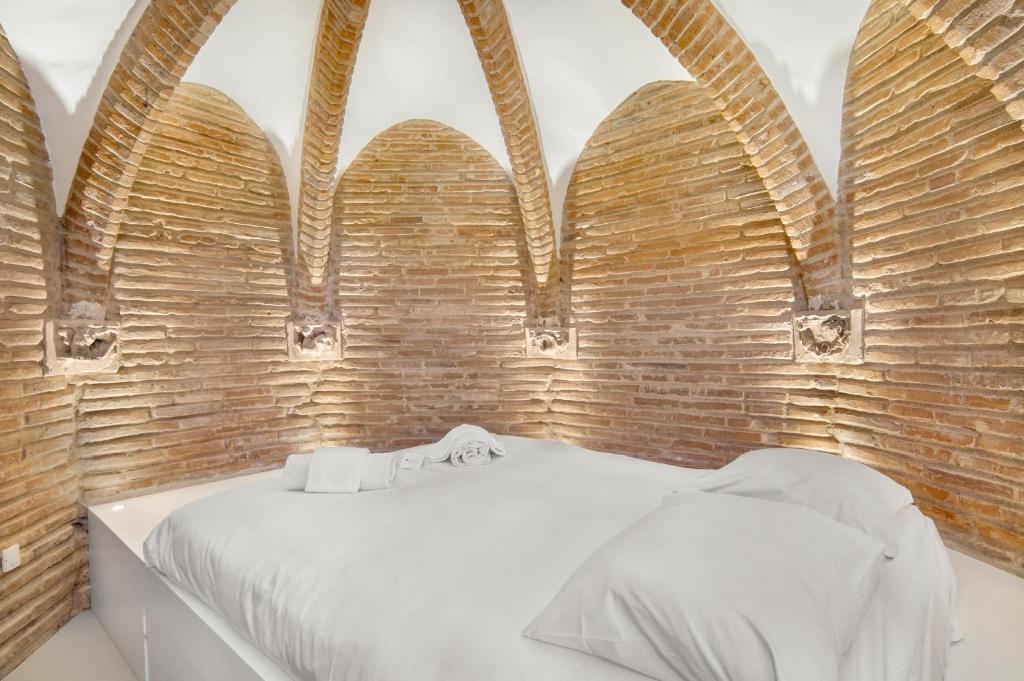 Posteľ alebo postele v izbe v ubytovaní La Tour du Capitole, cocoon insolite dans Toulouse